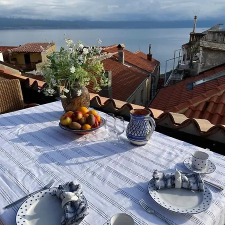 Complete House With Sea View In The Center On Island Krk Nyaraló